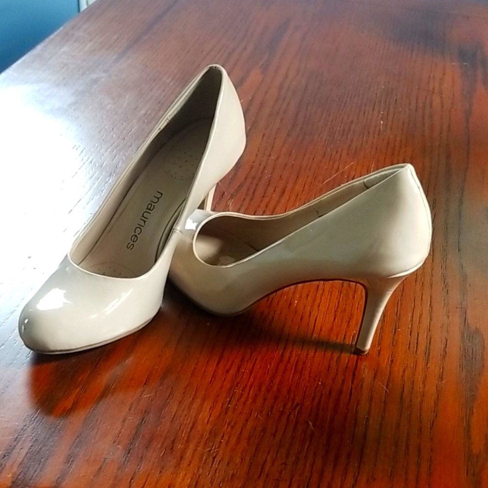 Nude heels. Women's size 7